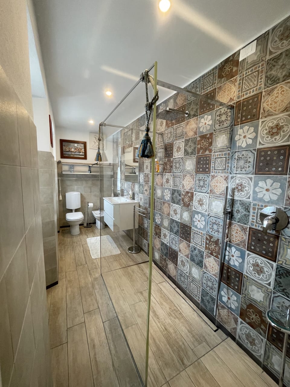 Standard Suite, Garden View (Raffaello) | Bathroom | Shower, free toiletries, hair dryer, towels