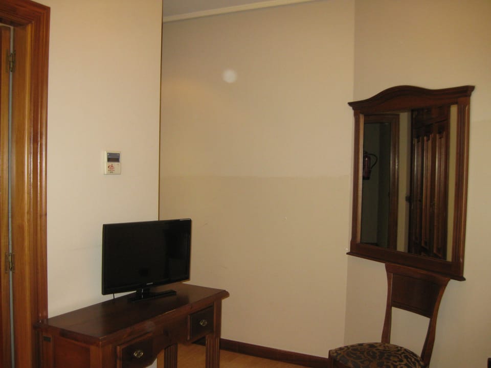 Standard Double Room, 1 Double Bed | Desk, free cribs/infant beds, free WiFi, bed sheets