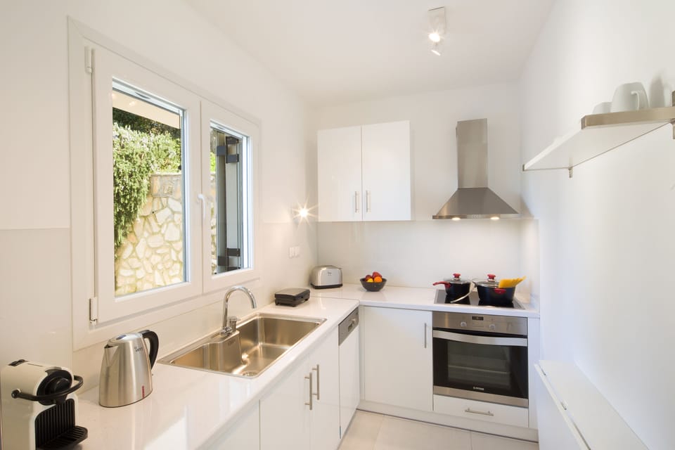 Apartment, 1 Bedroom, Sea View | Private kitchen | Espresso maker, full-size fridge, microwave, oven