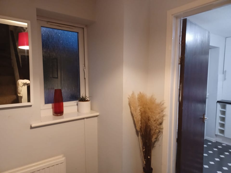 Deluxe House, Private Bathroom, Park View (Spacious 4 Bedroom) | 4 bedrooms, desk, laptop workspace, soundproofing