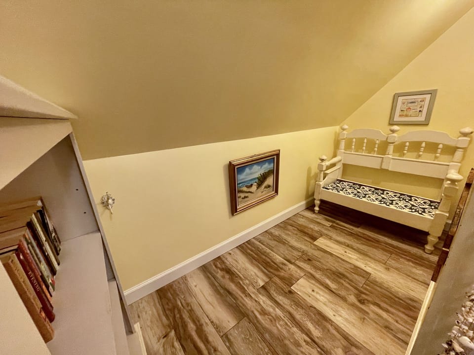 Alcove (alternate view)