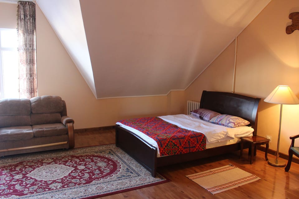 Comfort Double Room | Minibar, desk, soundproofing, iron/ironing board