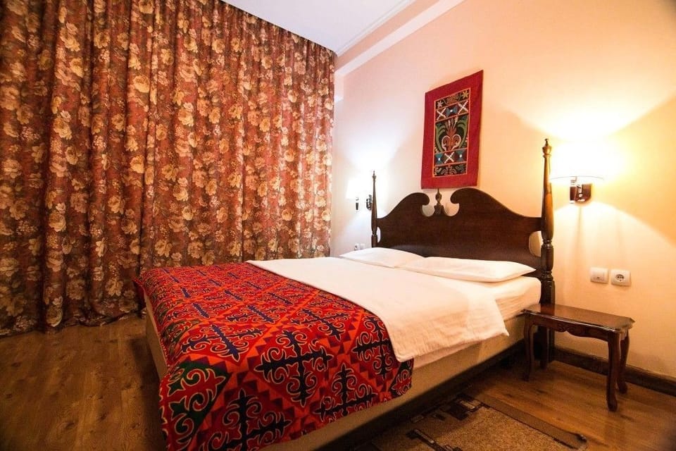 Standard Single Room | Minibar, desk, soundproofing, iron/ironing board