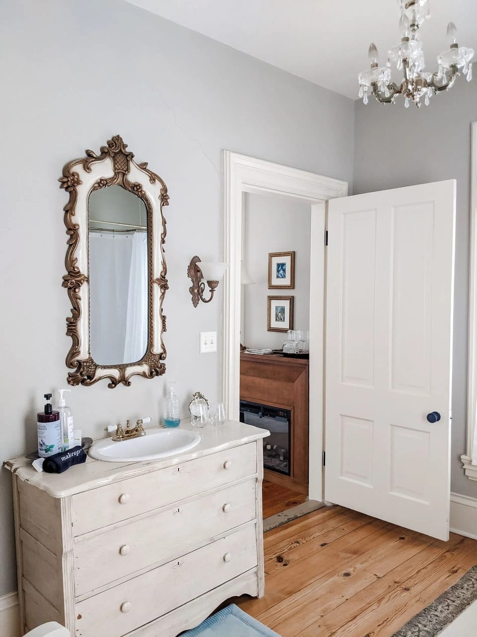 Luxury Suite, 1 King Bed | Bathroom | Hair dryer, bathrobes, towels, soap