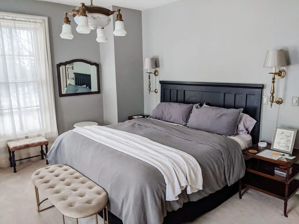 Luxury Room, 1 King Bed, Jetted Tub | Individually decorated, individually furnished, free WiFi, bed sheets