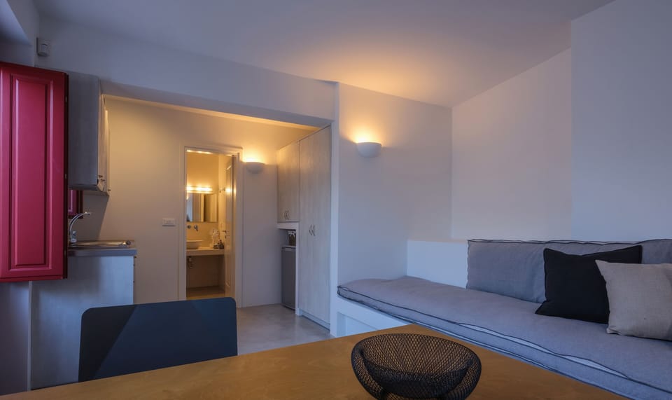 Aplada Suites Bed and Breakfast in Oia