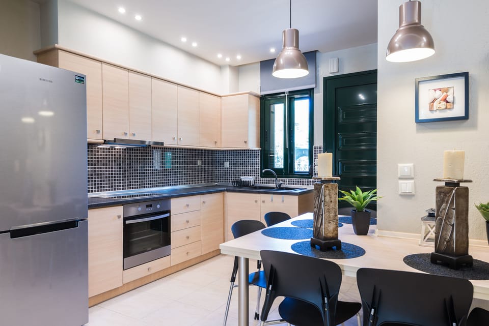 Deluxe Villa | Private kitchen | Full-size fridge, microwave, oven, stovetop