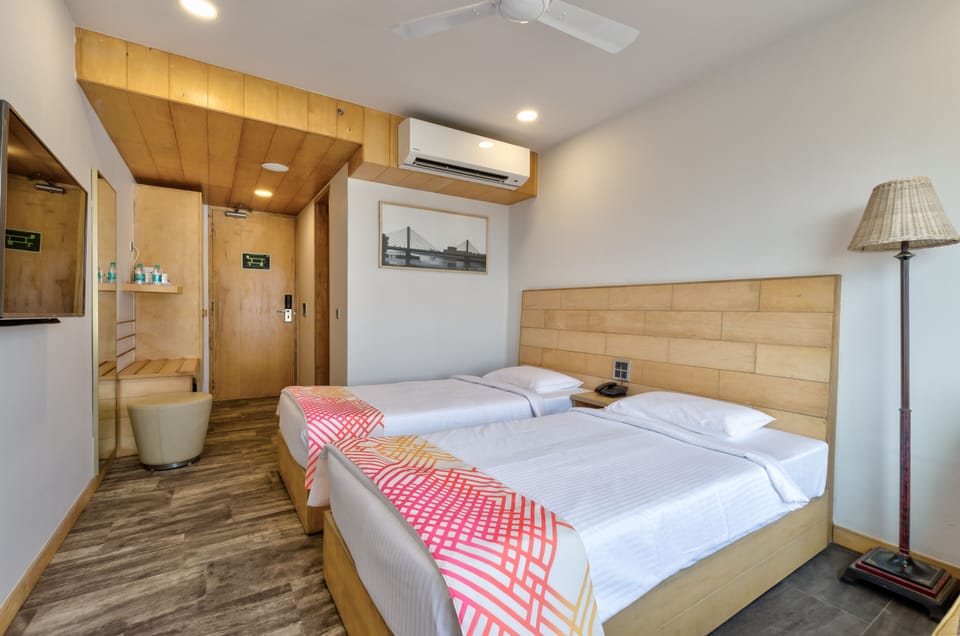 In-room safe, desk, free WiFi