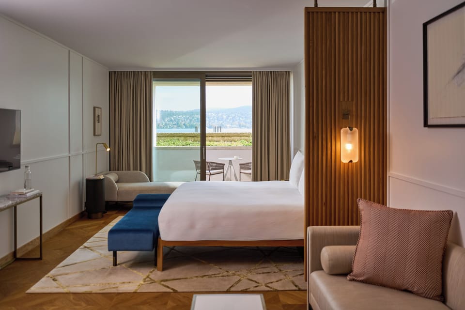 Deluxe Studio (Lake Level) | Premium bedding, memory foam beds, free minibar items, in-room safe