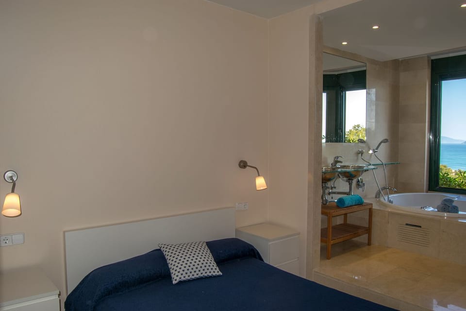 En suite bedroom with bathroom - SA PUNTA COSTA BRAVA