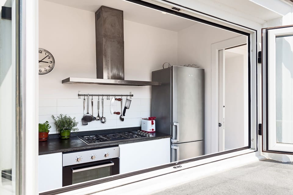 Coffee/tea maker, fridge, microwave, oven