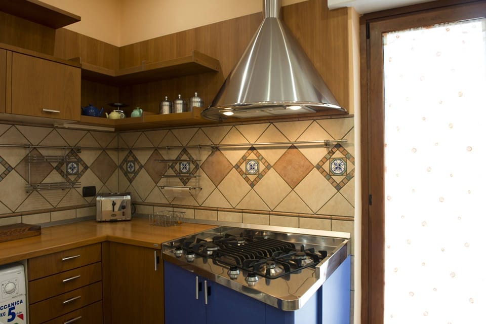 Cottage | Private kitchen | Fridge, microwave, oven, stovetop