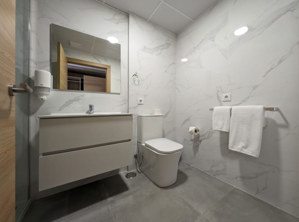 Triple Room | Bathroom | Shower, towels