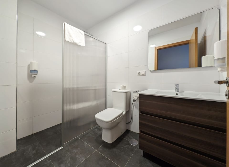 Shower, towels