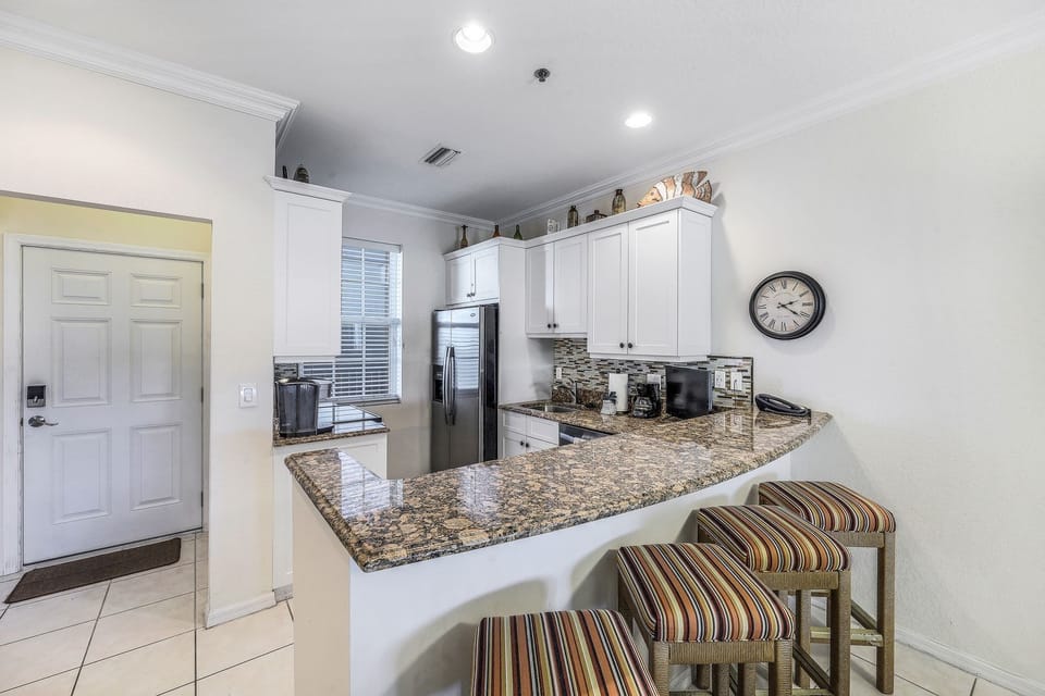 Kitchen & Breakfast Bar