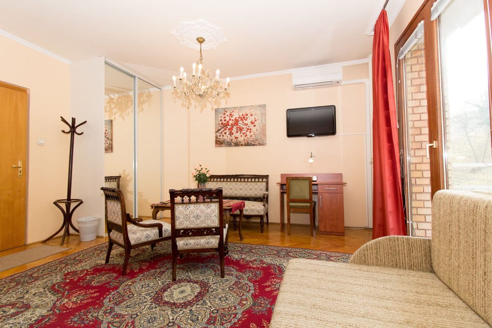 Superior Double Room | In-room safe, desk, laptop workspace, blackout drapes