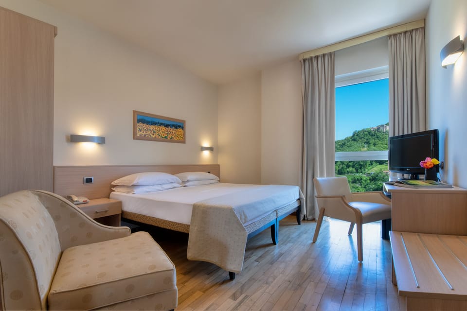 Standard Double or Twin Room, Hill View | 1 bedroom, minibar, in-room safe, desk