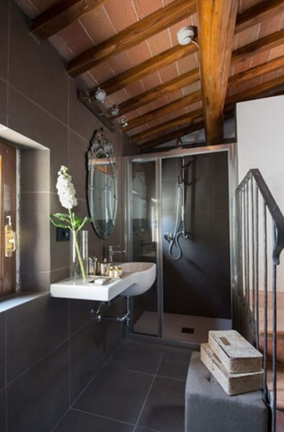 Standard Double Room, 1 Double Bed | Bathroom | Rainfall showerhead, free toiletries, hair dryer, slippers