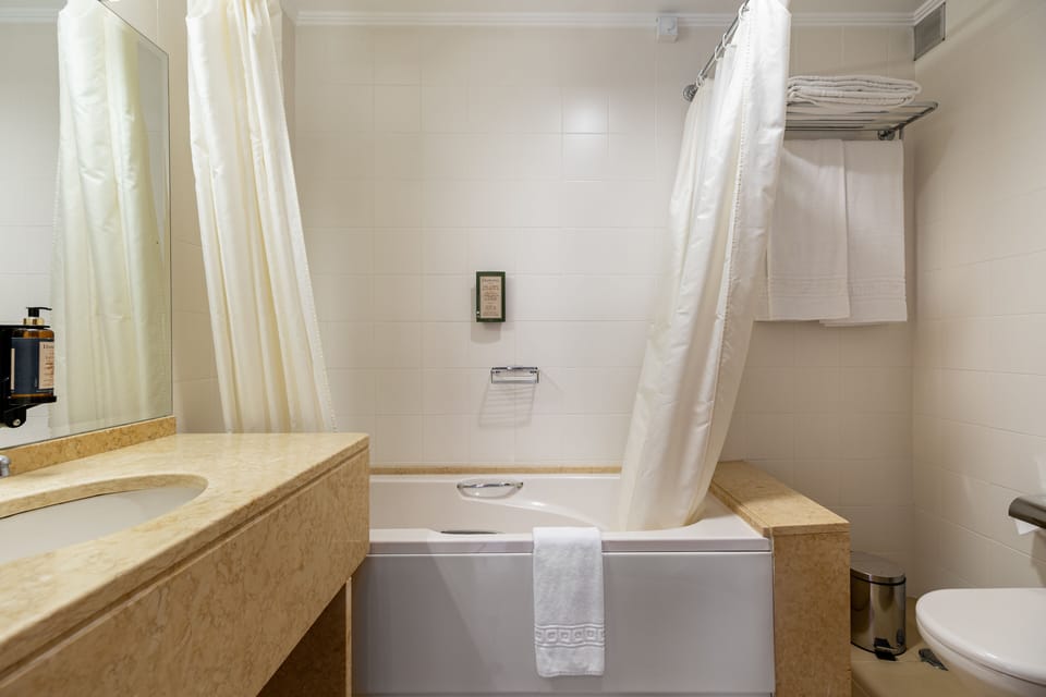 Combined shower/tub, deep soaking tub, free toiletries, hair dryer