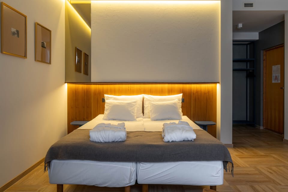 Deluxe Double or Twin Room, Bathtub | Select Comfort beds, minibar, desk, laptop workspace