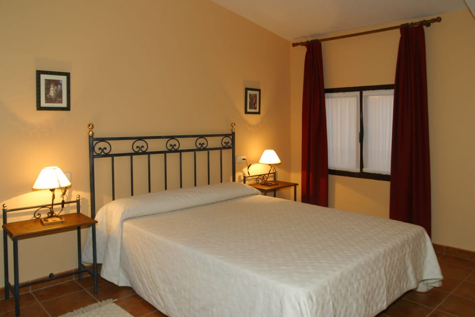 Desk, iron/ironing board, rollaway beds, free WiFi