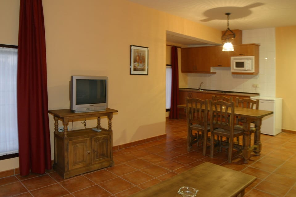 Desk, iron/ironing board, rollaway beds, free WiFi