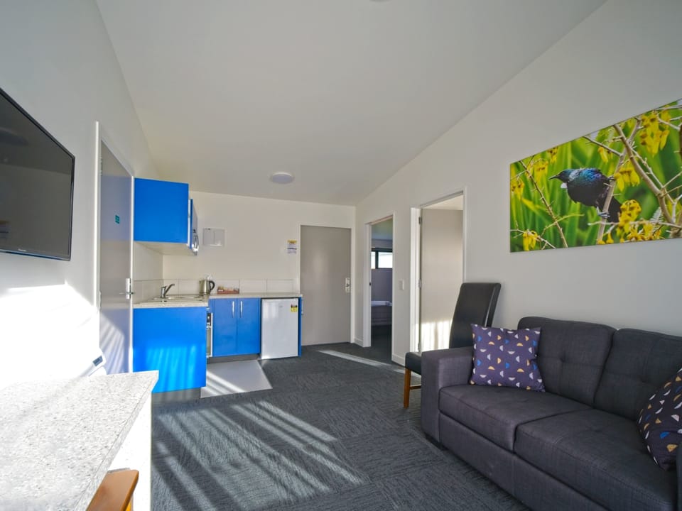 Two Bedroom Access Motel Unit | Soundproofing, WiFi (free), individually decorated, bed sheets