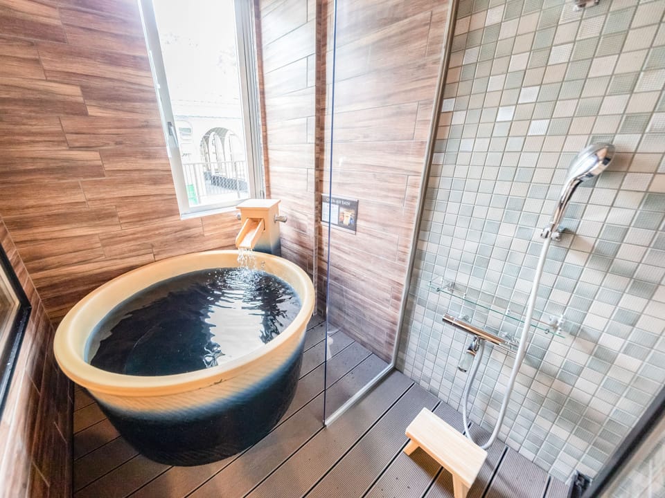 Combined shower/tub, free toiletries, hair dryer, slippers