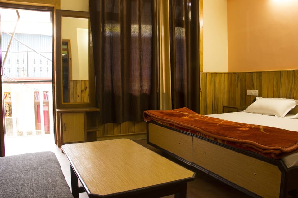 Premium bedding, Select Comfort beds, free WiFi, bed sheets