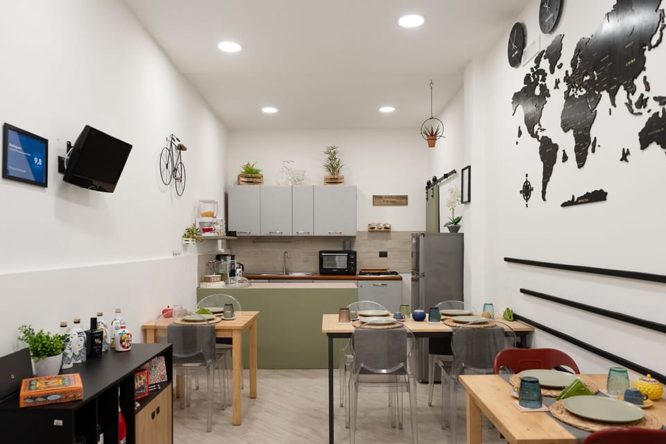 Deluxe Triple Room, City View (Principe Deluxe) | Shared kitchen | Electric kettle