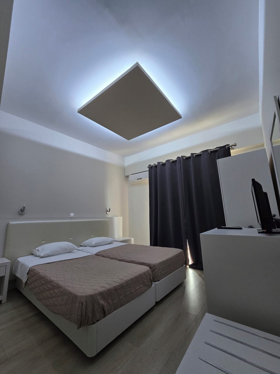 Premium bedding, desk, blackout drapes, soundproofing
