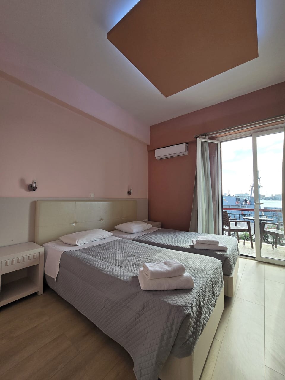 Premium bedding, desk, blackout drapes, soundproofing