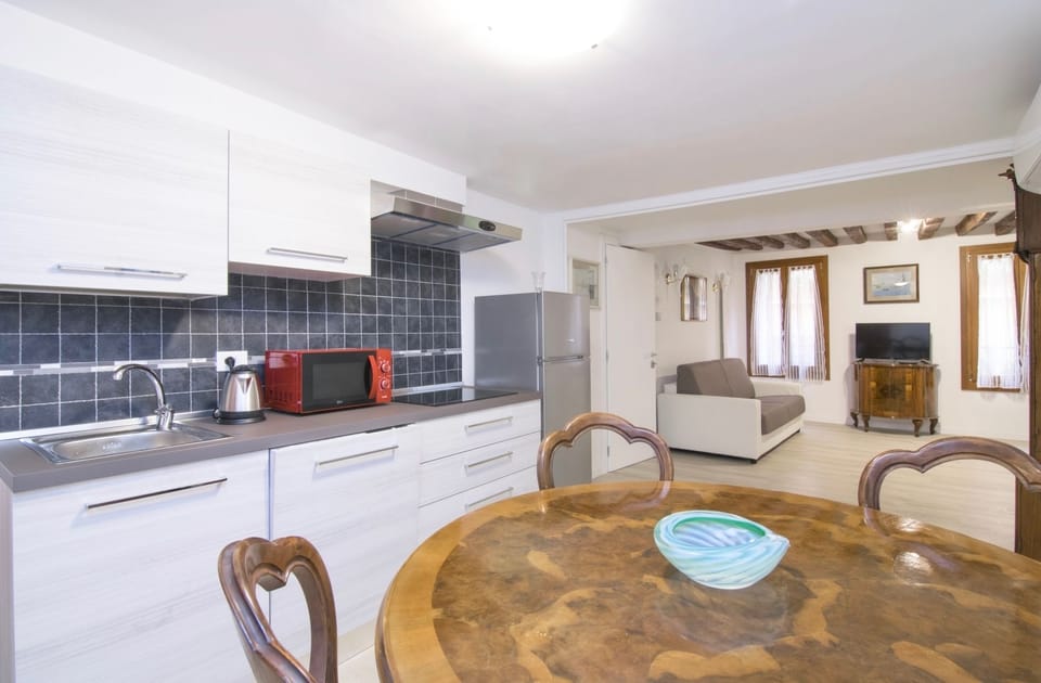 Apartment, 1 Bedroom | In-room dining