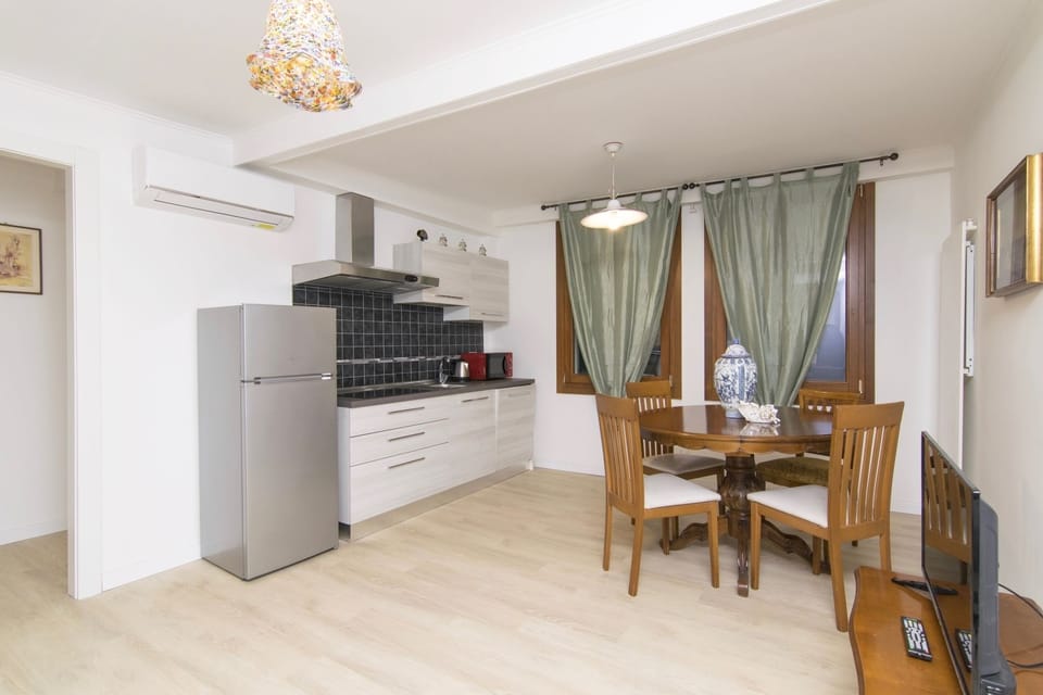 Apartment, 1 Bedroom | Private kitchen | Full-size fridge, microwave, stovetop, electric kettle