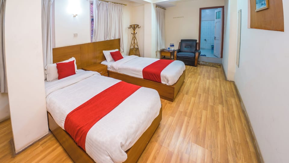 Deluxe Twin Room, 2 Twin Beds | In-room safe, desk, soundproofing, free WiFi