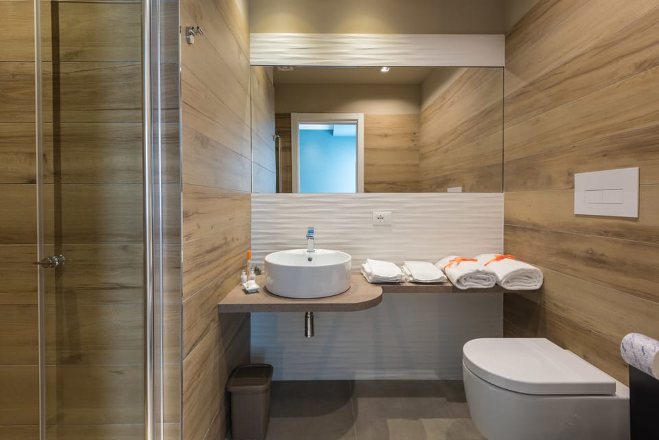 Triple Room | Bathroom sink