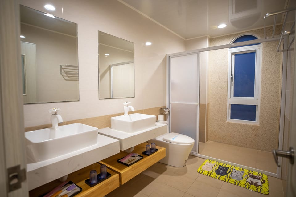 Deluxe Quadruple Room, Multiple Beds, Non Smoking, Partial Ocean View | Bathroom | Shower, free toiletries, hair dryer, slippers