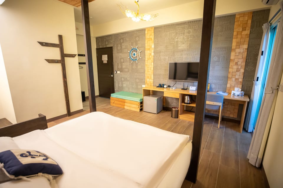 Deluxe Double Room, 1 King Bed, Non Smoking, Partial Ocean View | Desk, blackout drapes, rollaway beds, free WiFi