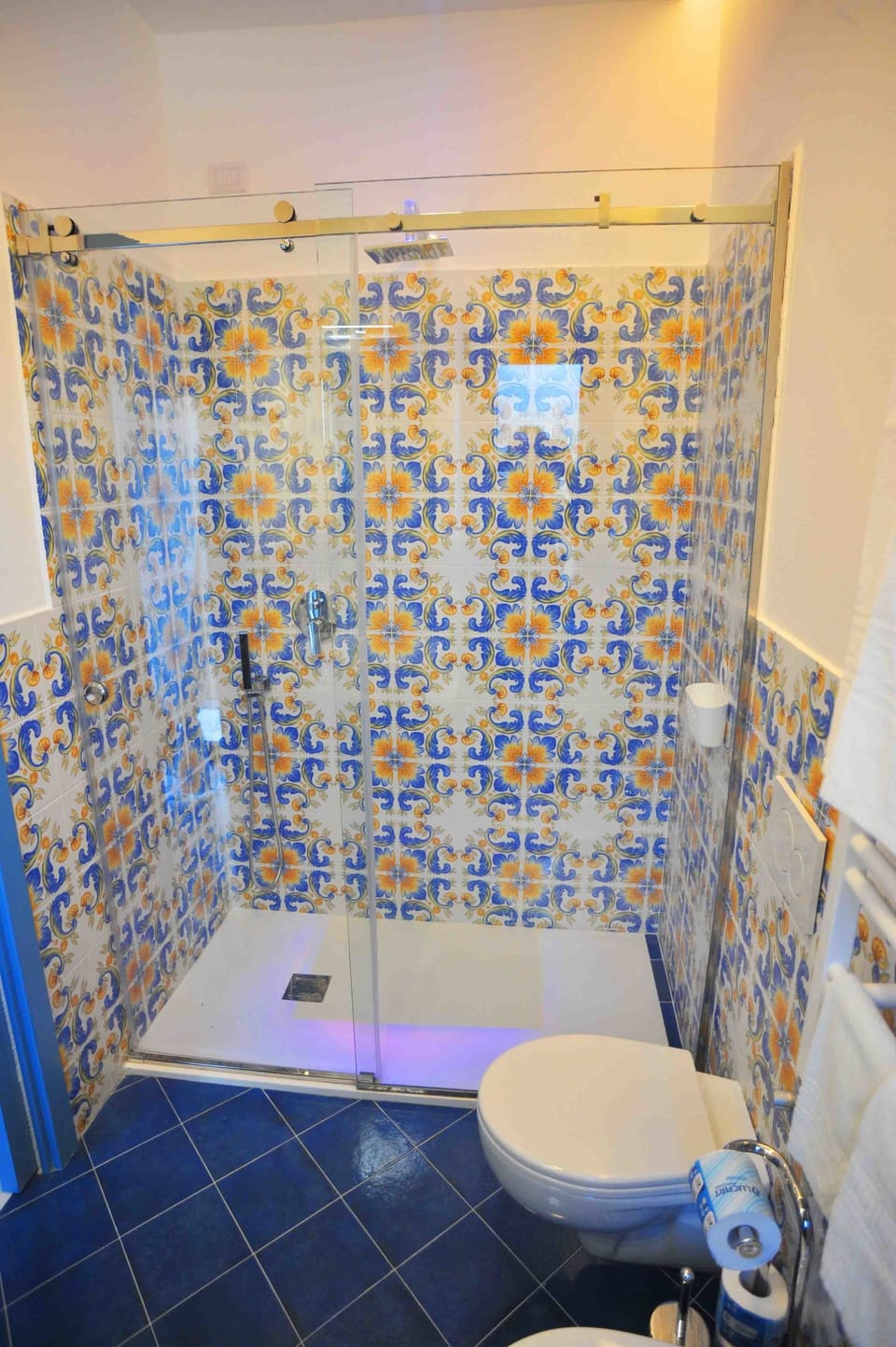 Comfort Double or Twin Room, 1 Queen Bed, Garden View | Bathroom | Shower, rainfall showerhead, slippers, bidet