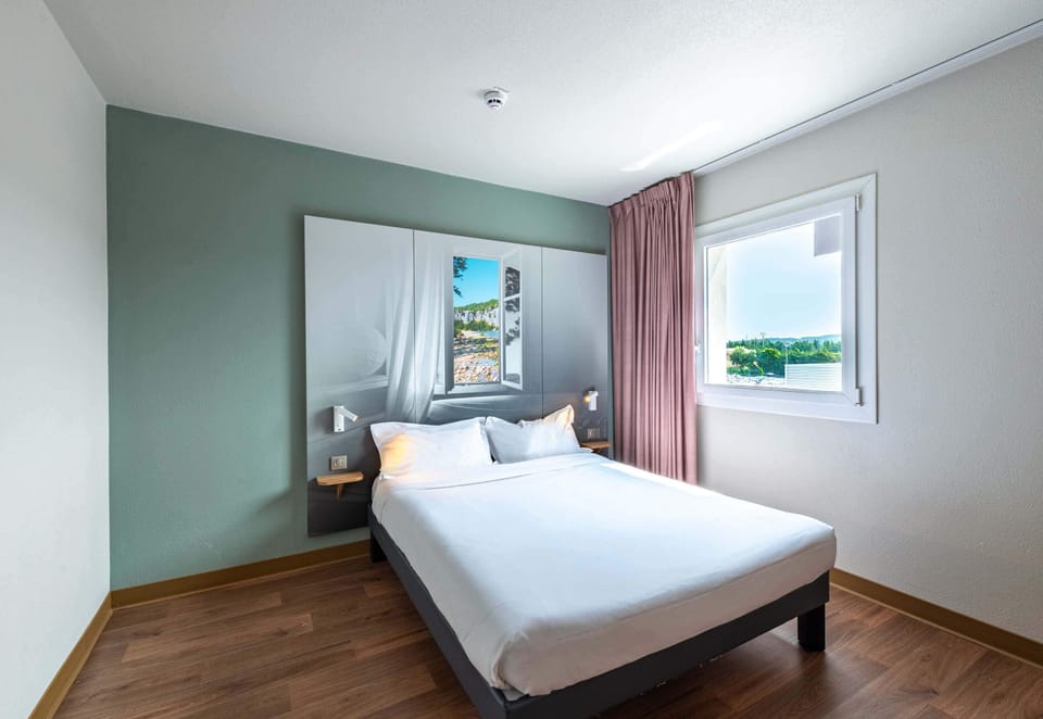Double Room, Accessible, Non Smoking | Premium bedding, individually decorated, individually furnished, desk
