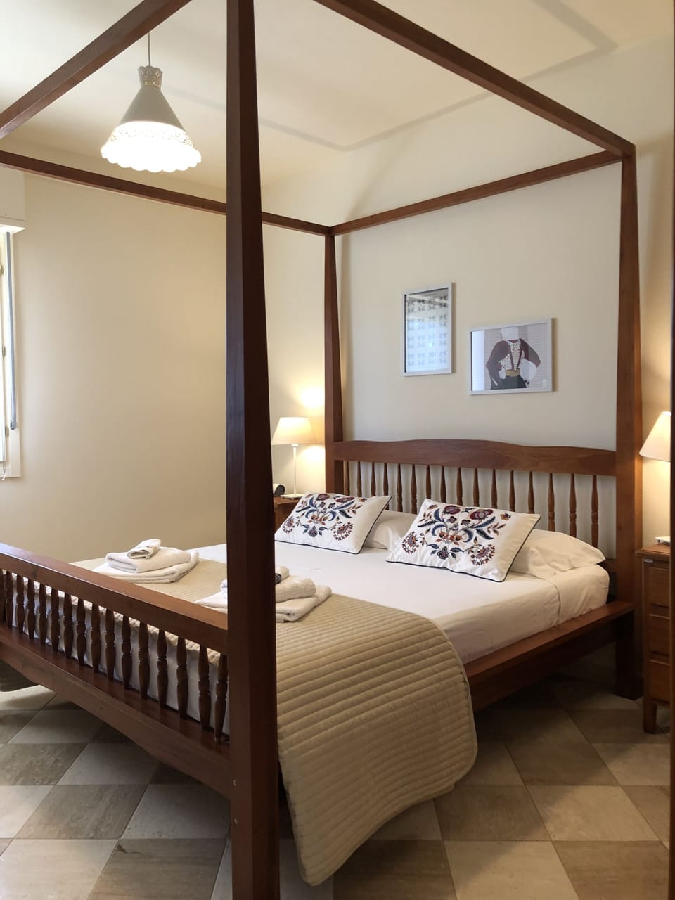 Deluxe Room, 1 King Bed | Premium bedding, down comforters, memory foam beds, in-room safe