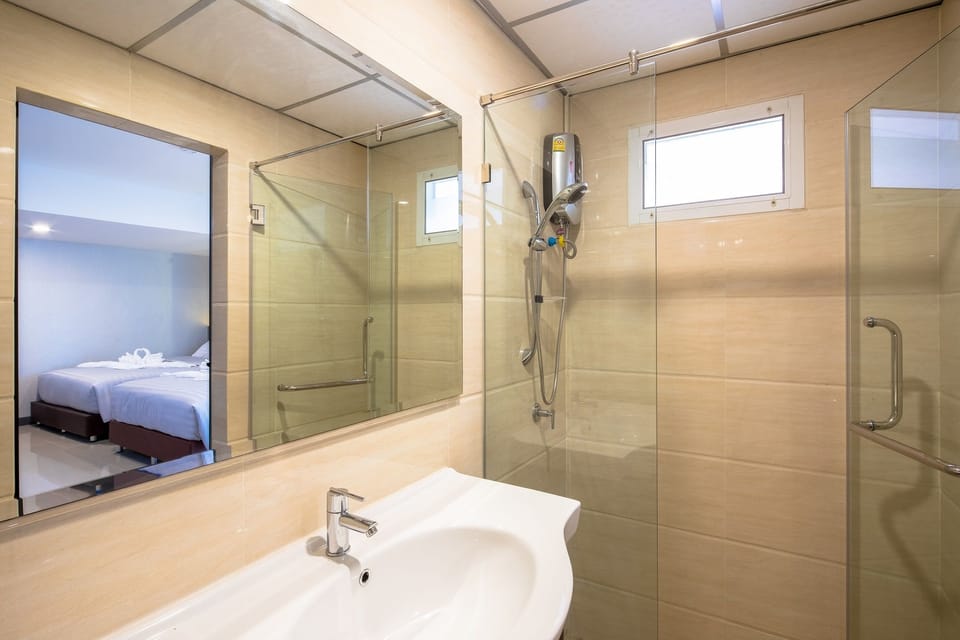 Family Room with Balcony | Bathroom | Shower, free toiletries, hair dryer, bidet