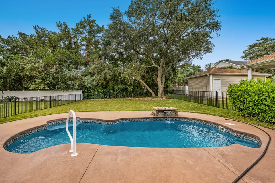 Check out the crystal clear pool.