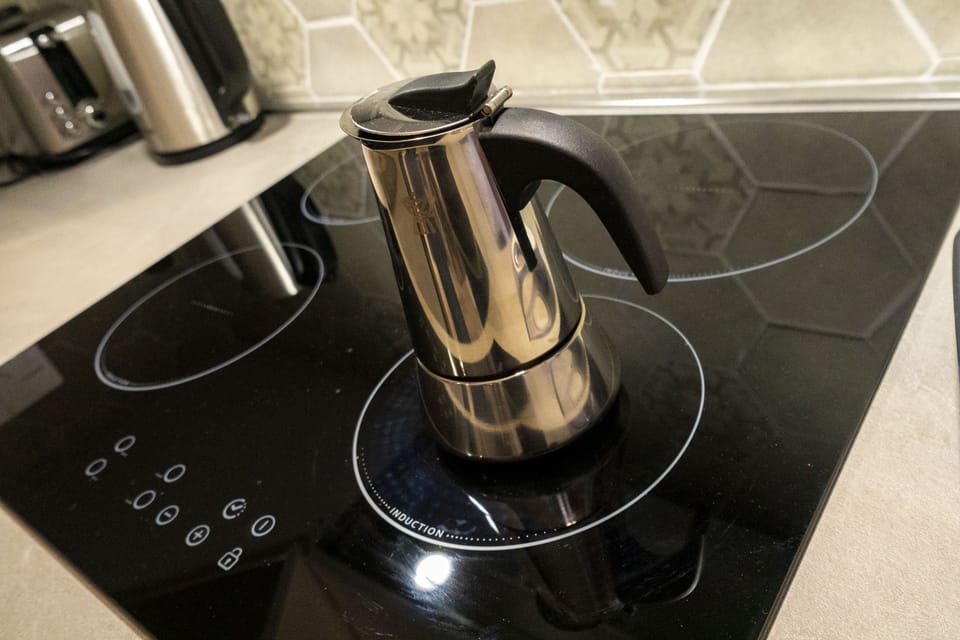 Classic Studio, 1 Double Bed | Private kitchen | Full-size fridge, microwave, stovetop, coffee/tea maker