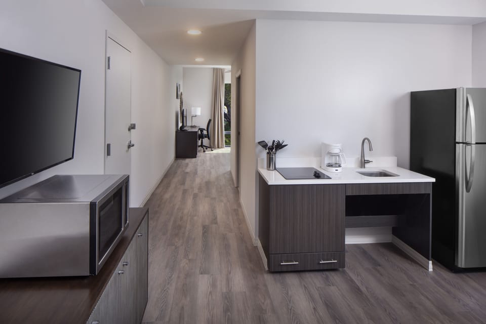Comfort Suite, 1 King Bed with Sofa bed | 1 bedroom, individually furnished, desk, blackout drapes