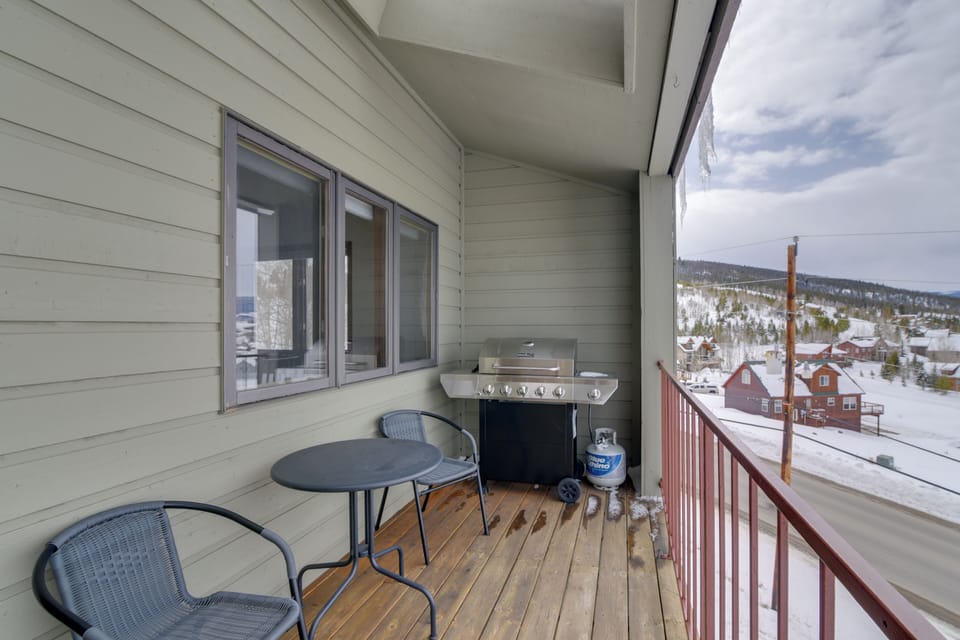 Balcony | Gas Grill | Mountain Views
