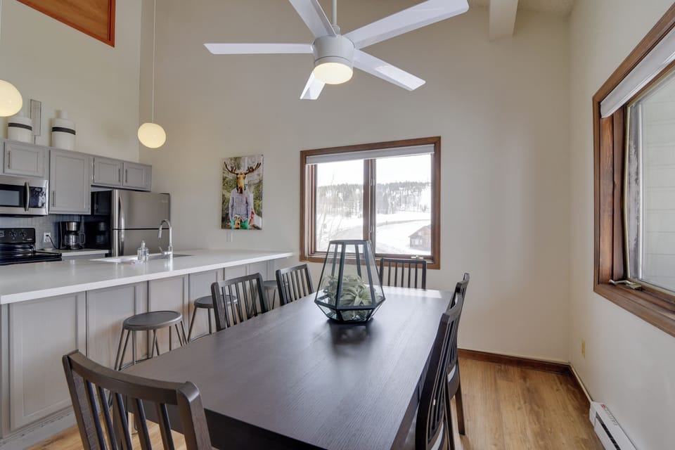 Dining Area | Dining Table | Dishware/Flatware