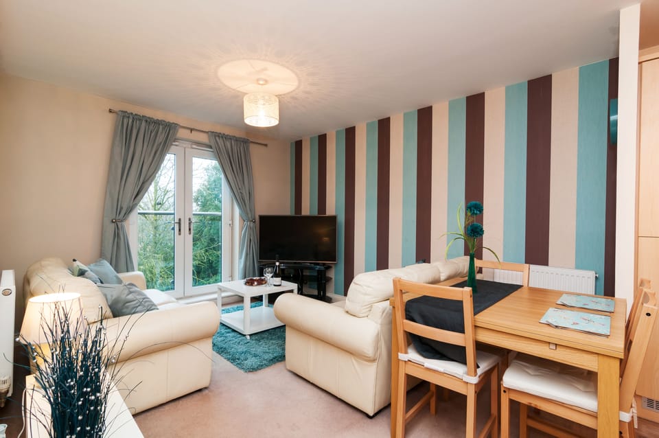 Apartment, 2 Bedrooms | Living area | Flat-screen TV, Netflix