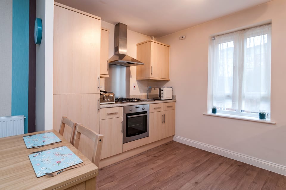 Apartment, 2 Bedrooms | Private kitchen | Full-size fridge, microwave, oven, stovetop