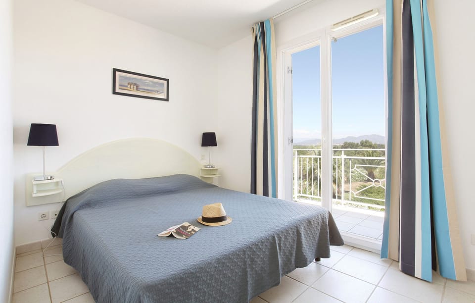 Relax in the master bedroom with a Double bed.